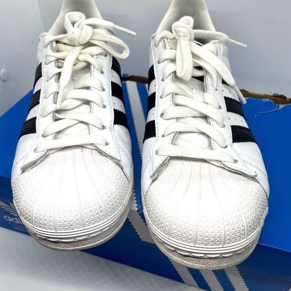 Adidas Womens Superstar Athletic Shoe White/ Black Three Stripe Detail Size 9